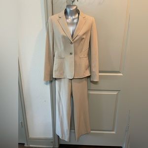 Tahari - Beige jacket suit set